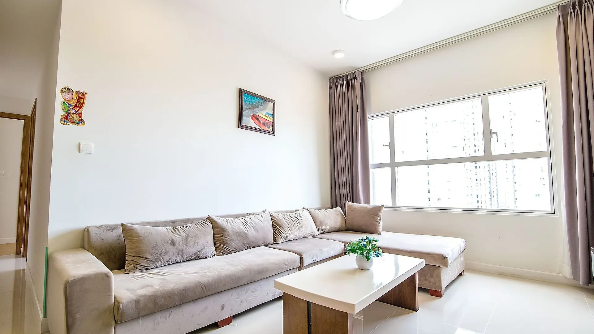 Sunrise City W2 19.04 Ho Chi Minh 0*,